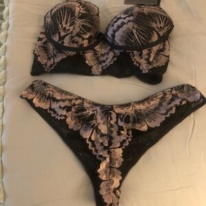 Frederick's of Hollywood Black and Pink Lace Bra/Panty Set NWT Size L